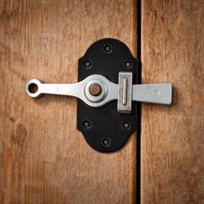 Loqueteau droit universel