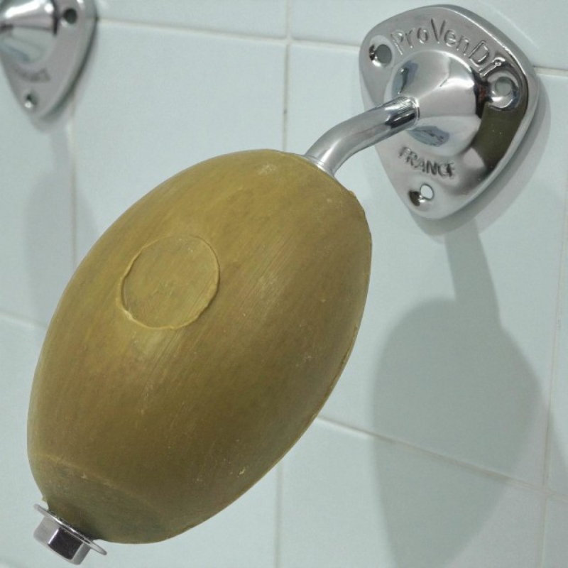 Support Savon mural à vis avec Savon Olive